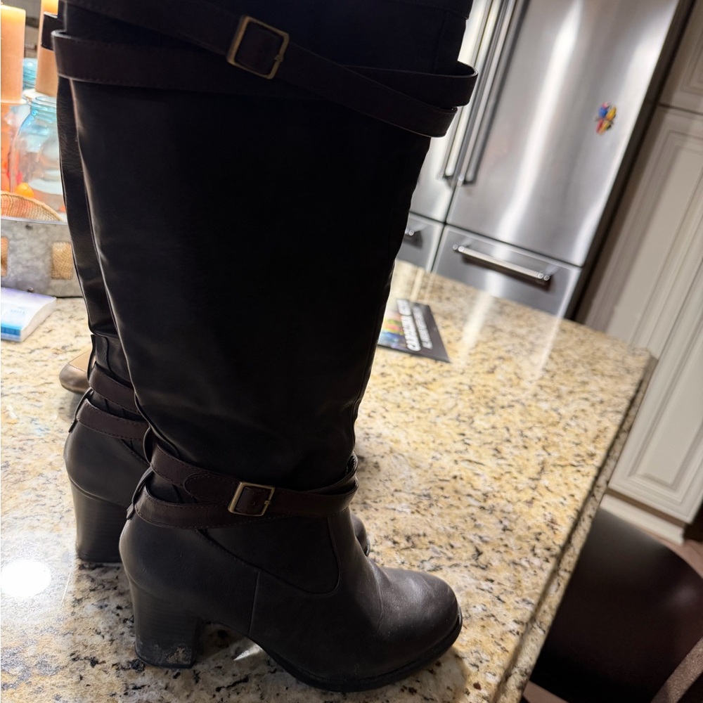 Elegant Naturalizer Black Knee-High Boots